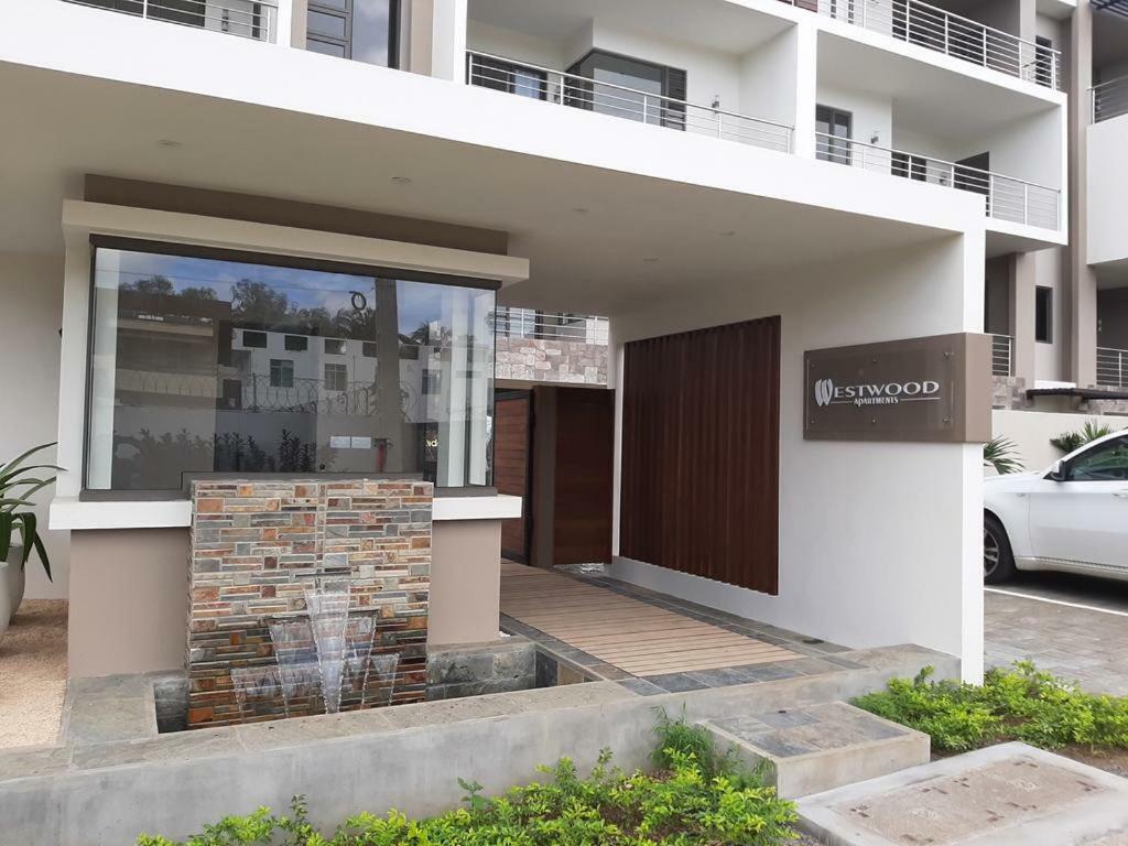 2 Bedroom Flat 15 Mins Walk From Flic En Flac Beach ภายนอก รูปภาพ