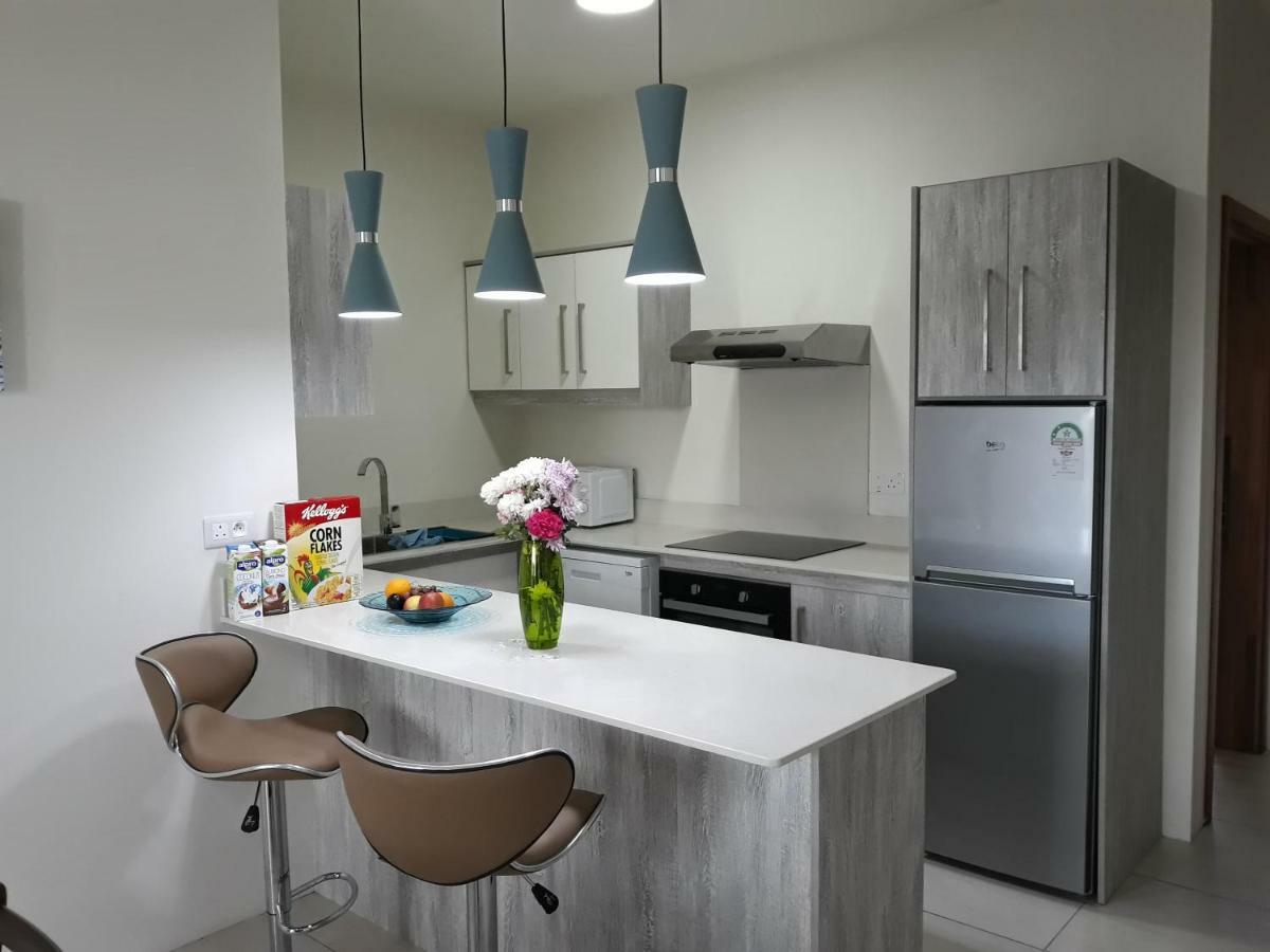 2 Bedroom Flat 15 Mins Walk From Flic En Flac Beach ภายนอก รูปภาพ