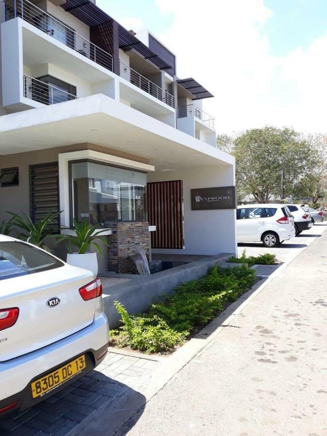 2 Bedroom Flat 15 Mins Walk From Flic En Flac Beach ภายนอก รูปภาพ